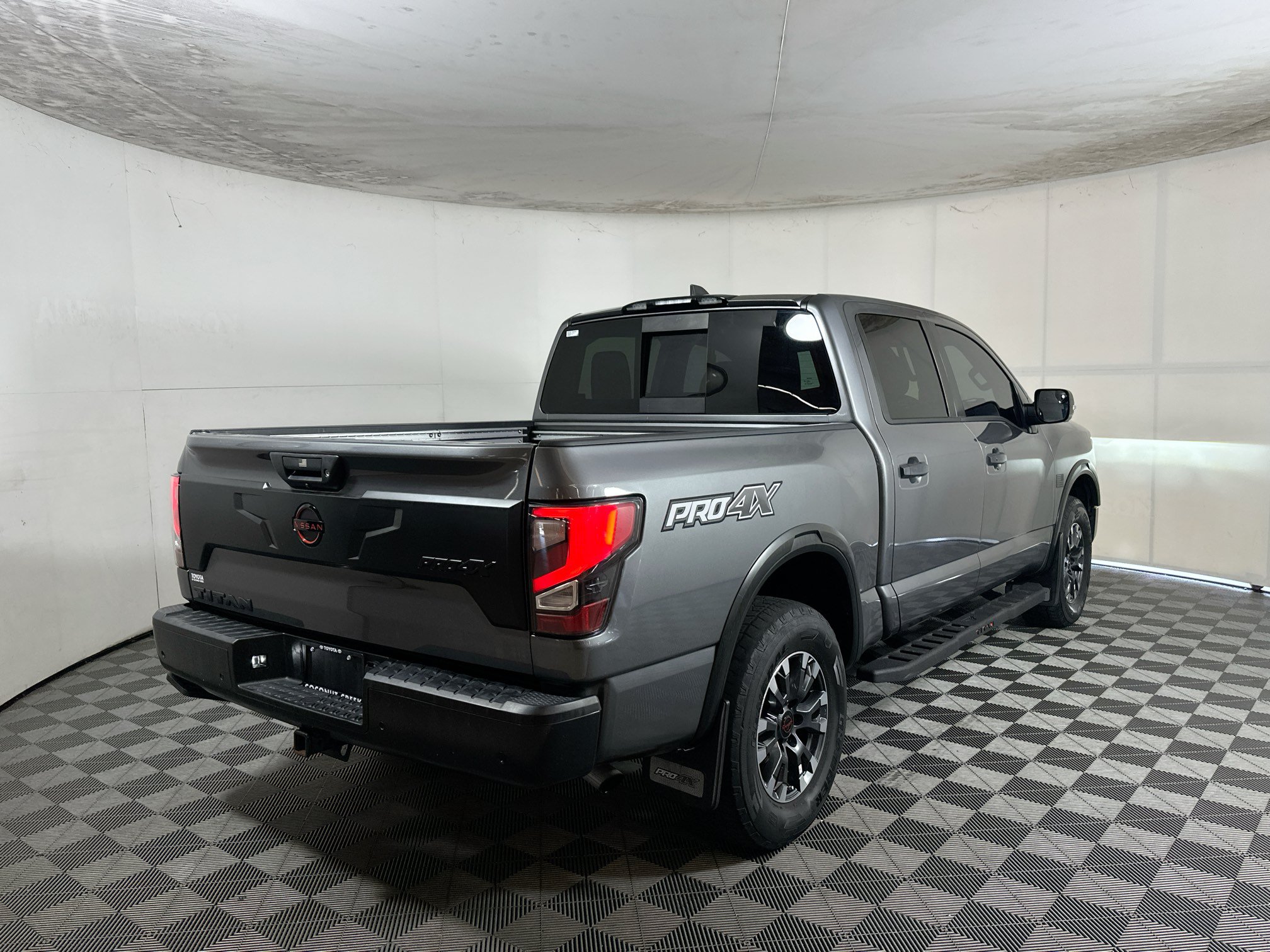 Used 2023 Nissan Titan PRO-4X w/ Pro-4x Convenience Package AWD/4WD image 3