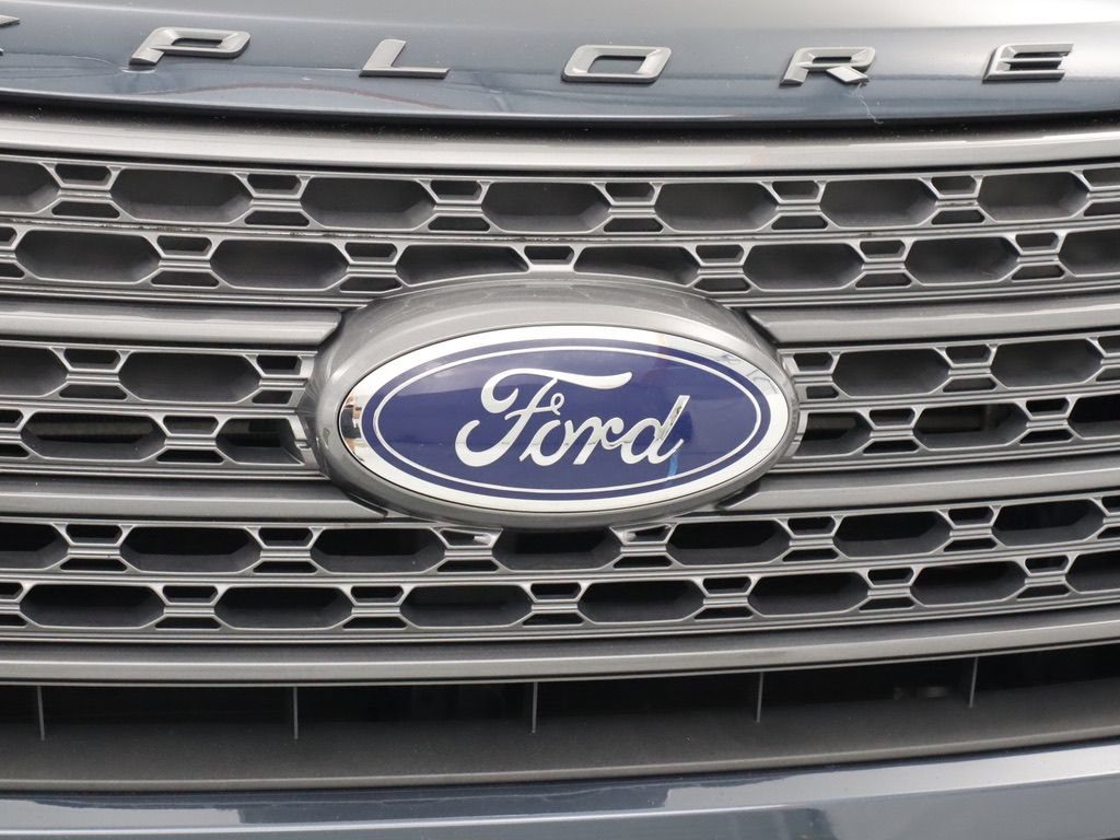 Used 2022 Ford Explorer XLT w/ Equipment Group 202A AWD/4WD image 9
