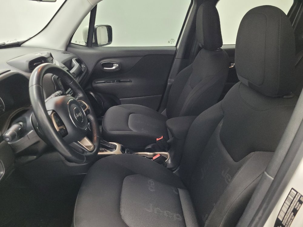 Used 2017 Jeep Renegade Latitude FWD image 17