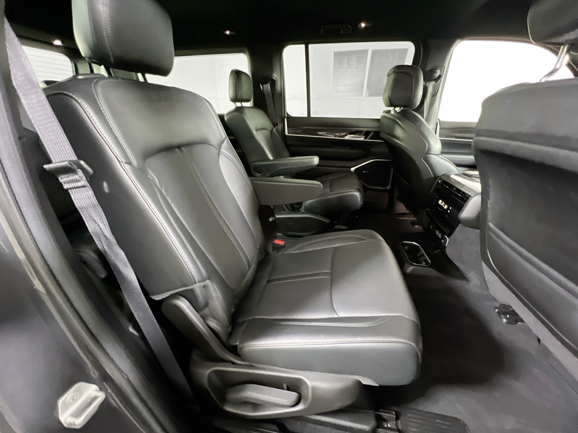 Used 2022 Jeep Wagoneer Series III w/ Flexible Seating Group AWD/4WD image 29