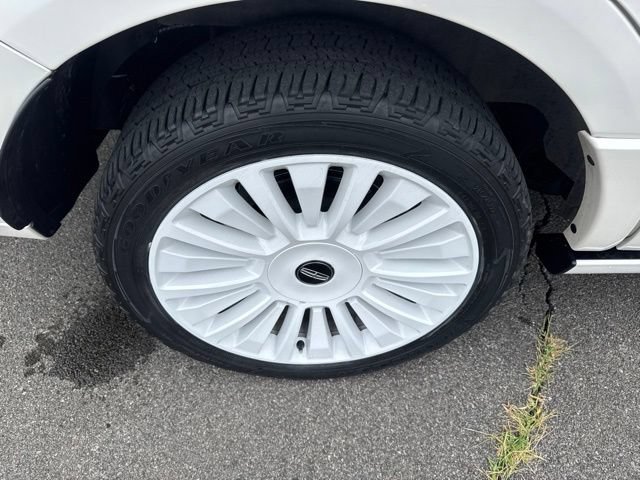 Used 2017 Lincoln Navigator Select AWD/4WD image 9