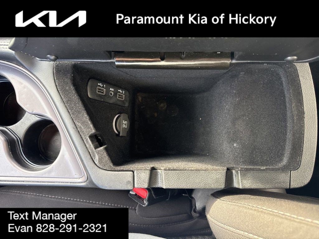 Used 2023 Dodge Challenger SXT image 25