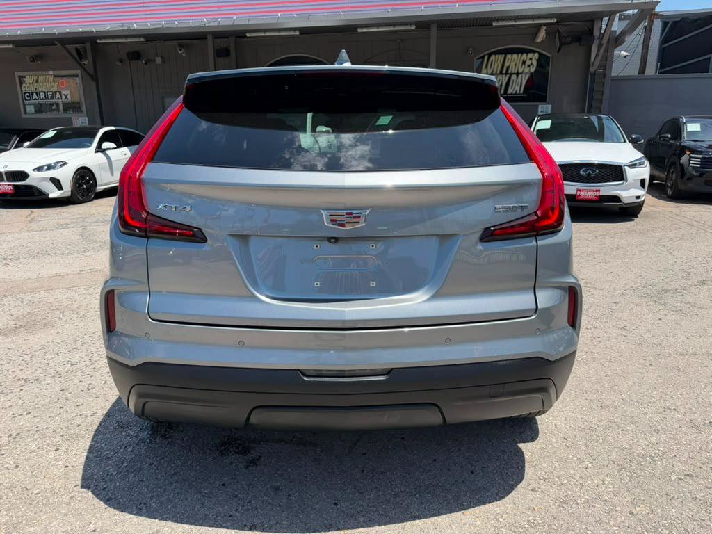 Used 2024 Cadillac XT4 Luxury w/ LPO, Floor Liner Package FWD image 5