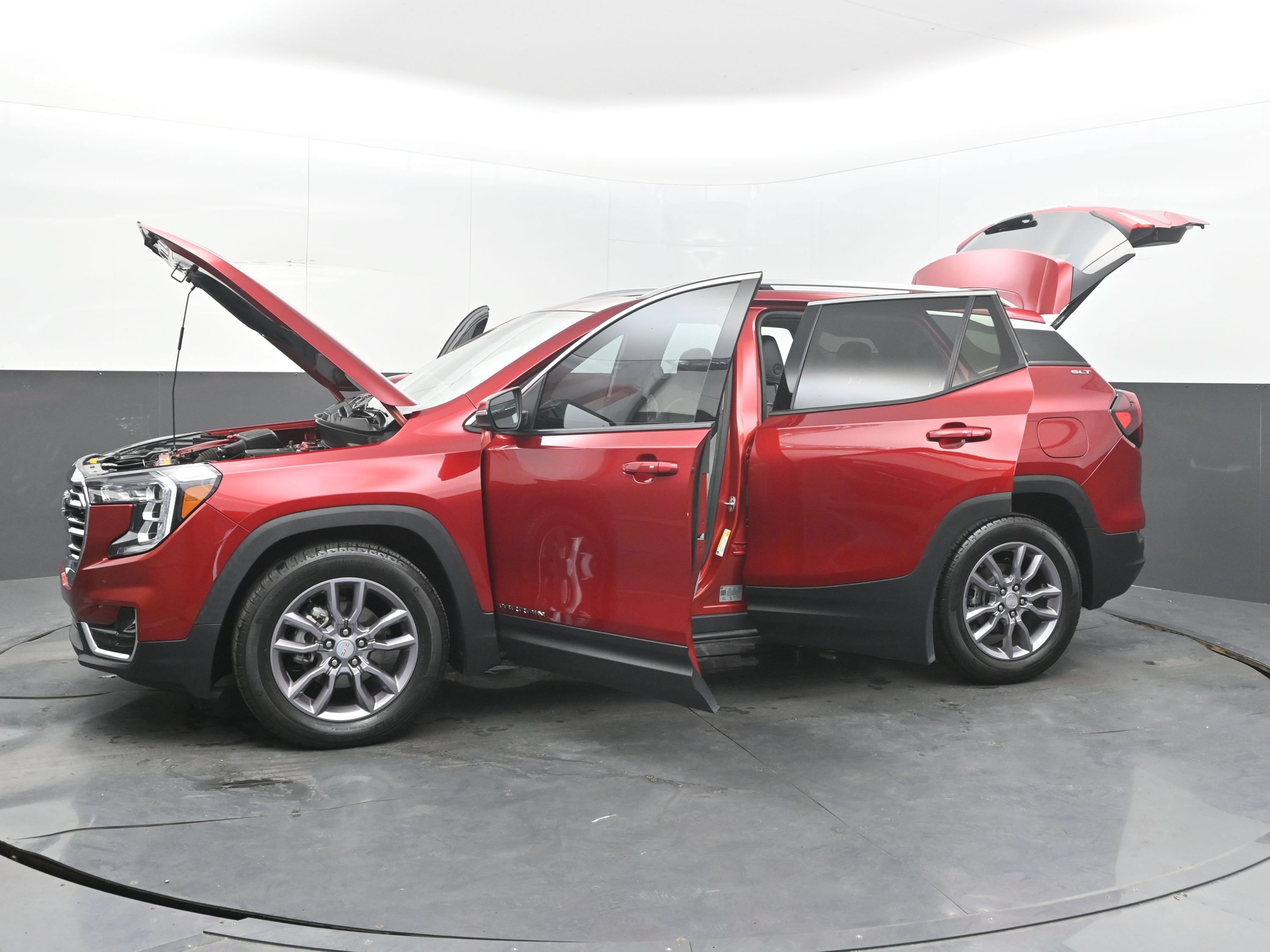 Used 2023 GMC Terrain SLT w/ Tech Package FWD image 43