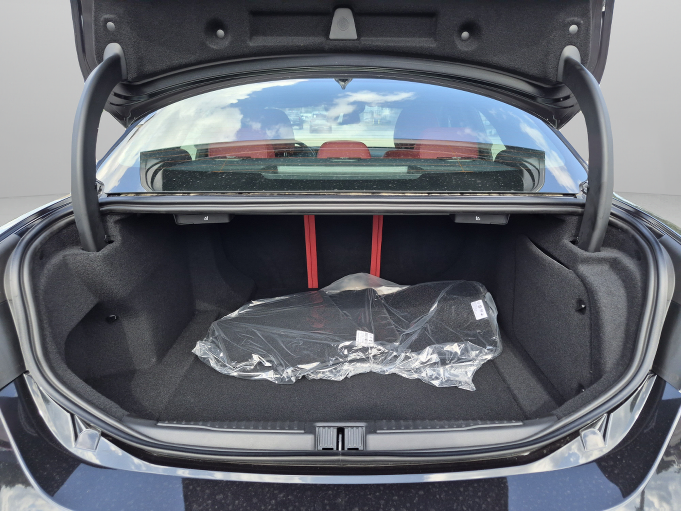 New 2026 Alfa Romeo Giulia w/ Driving Assist Package RWD image 9