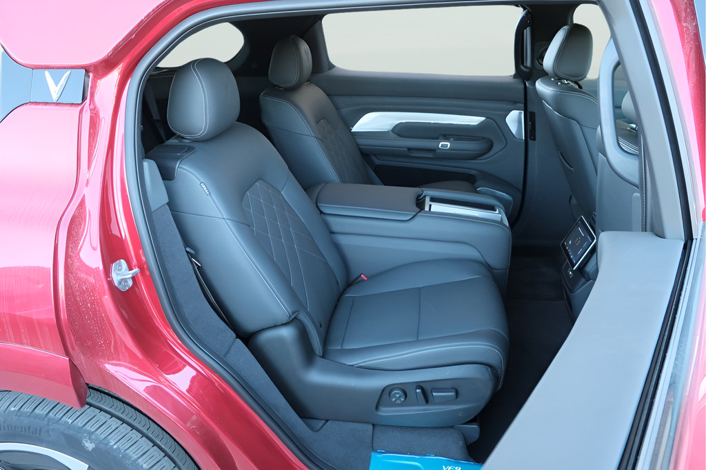 New 2024 VinFast VF 9 Plus AWD/4WD image 24