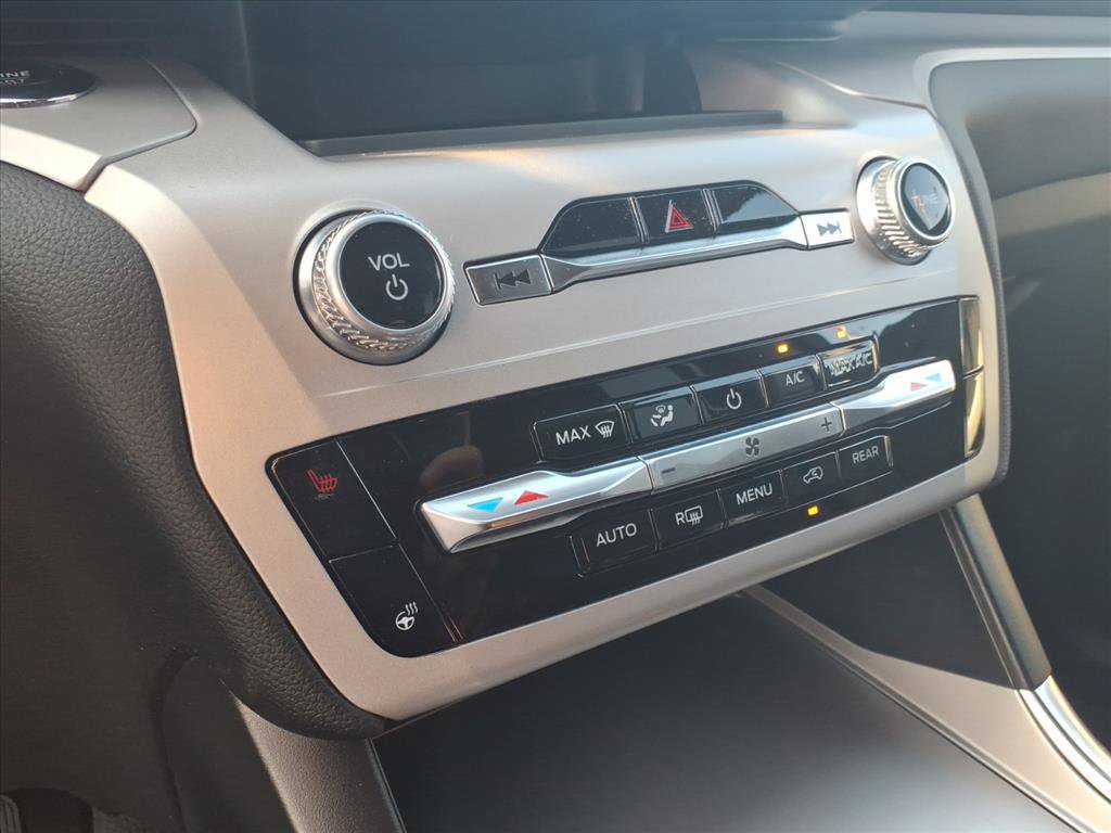 Used 2023 Ford Explorer XLT w/ Equipment Group 202A image 20