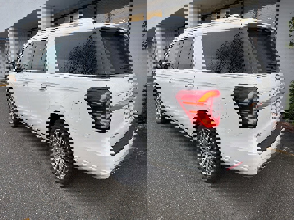 Used 2023 Ford Expedition Max Platinum image 3