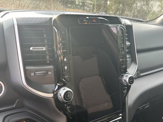 New 2026 RAM 1500 4x4 Crew Cab image 25