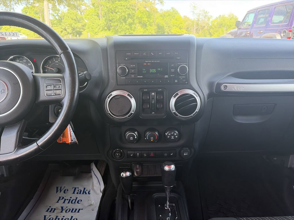 Used 2012 Jeep Wrangler Unlimited Rubicon w/ Connectivity Group AWD/4WD image 16