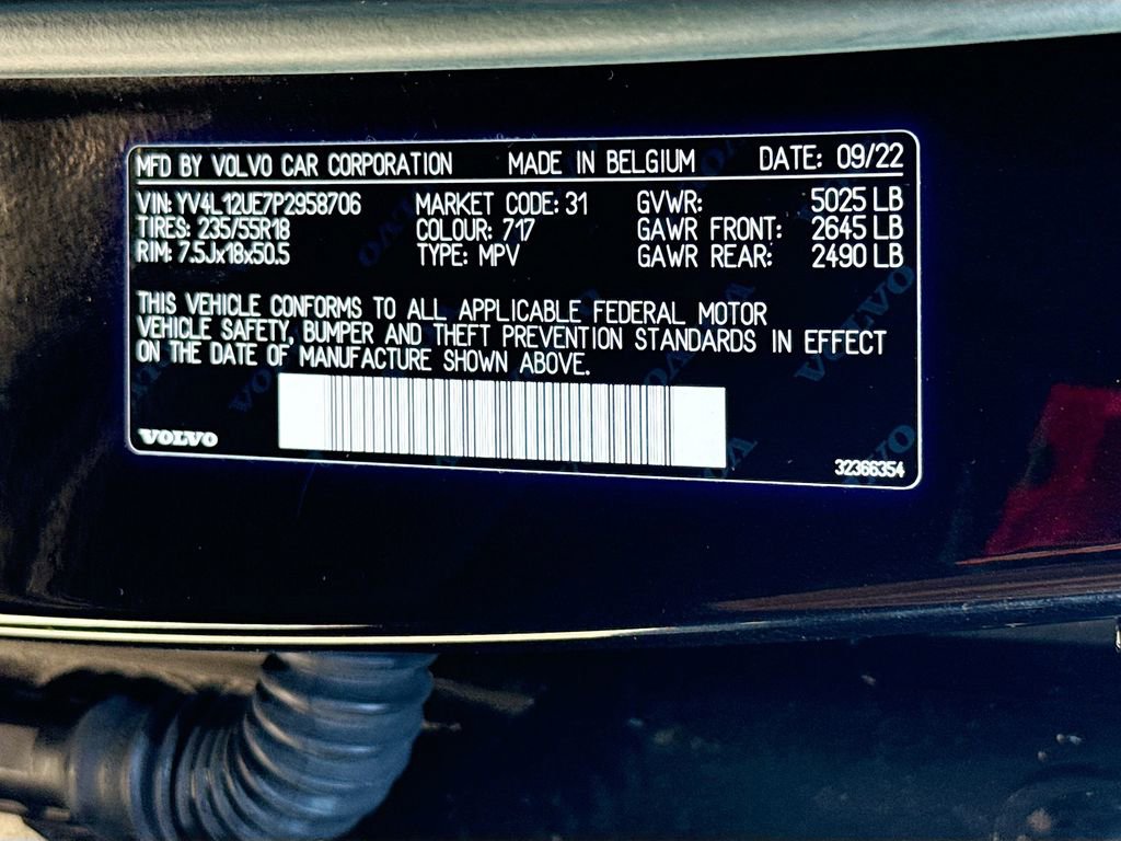 Used 2023 Volvo XC40 B5 Plus image 36