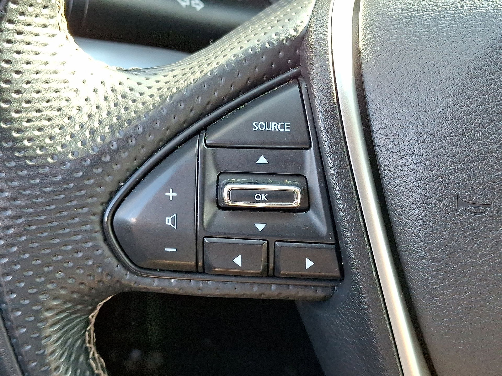Used 2023 Nissan Maxima SV w/ Floor Mat Group FWD image 23