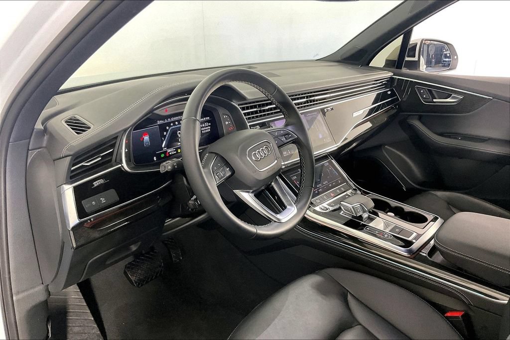 Used 2025 Audi Q7 3.0T Premium Plus AWD/4WD image 16