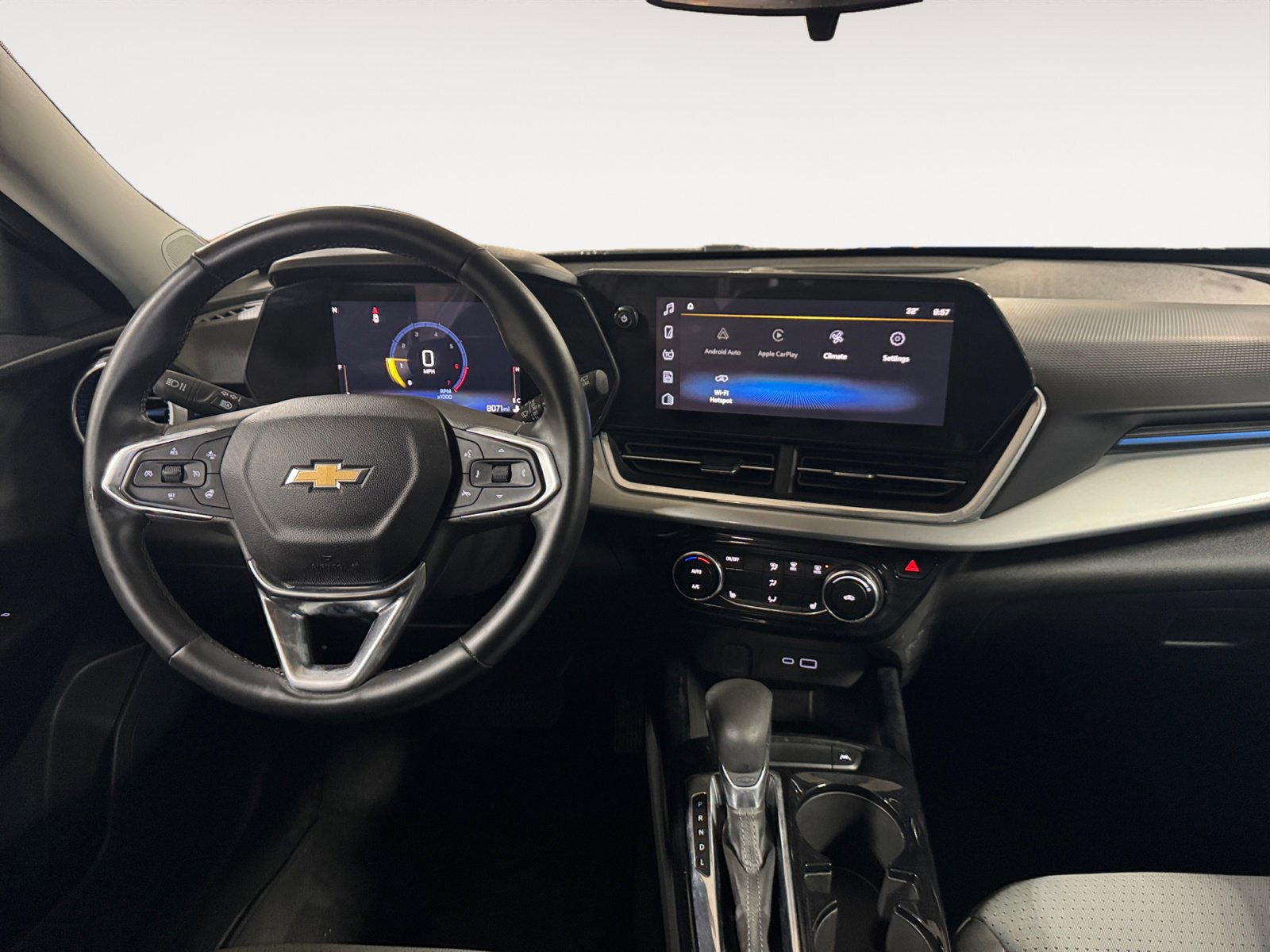 Used 2025 Chevrolet Trax LT w/ LT Convenience Package image 10