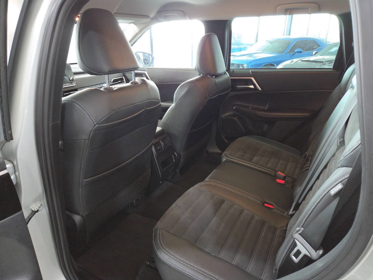 Used 2023 Mitsubishi Outlander SE image 20
