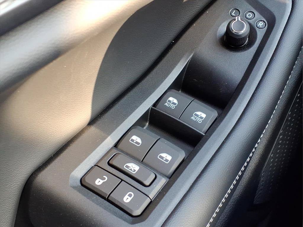 New 2025 Jeep Grand Cherokee Laredo X w/ Luxury Tech Group I RWD image 14