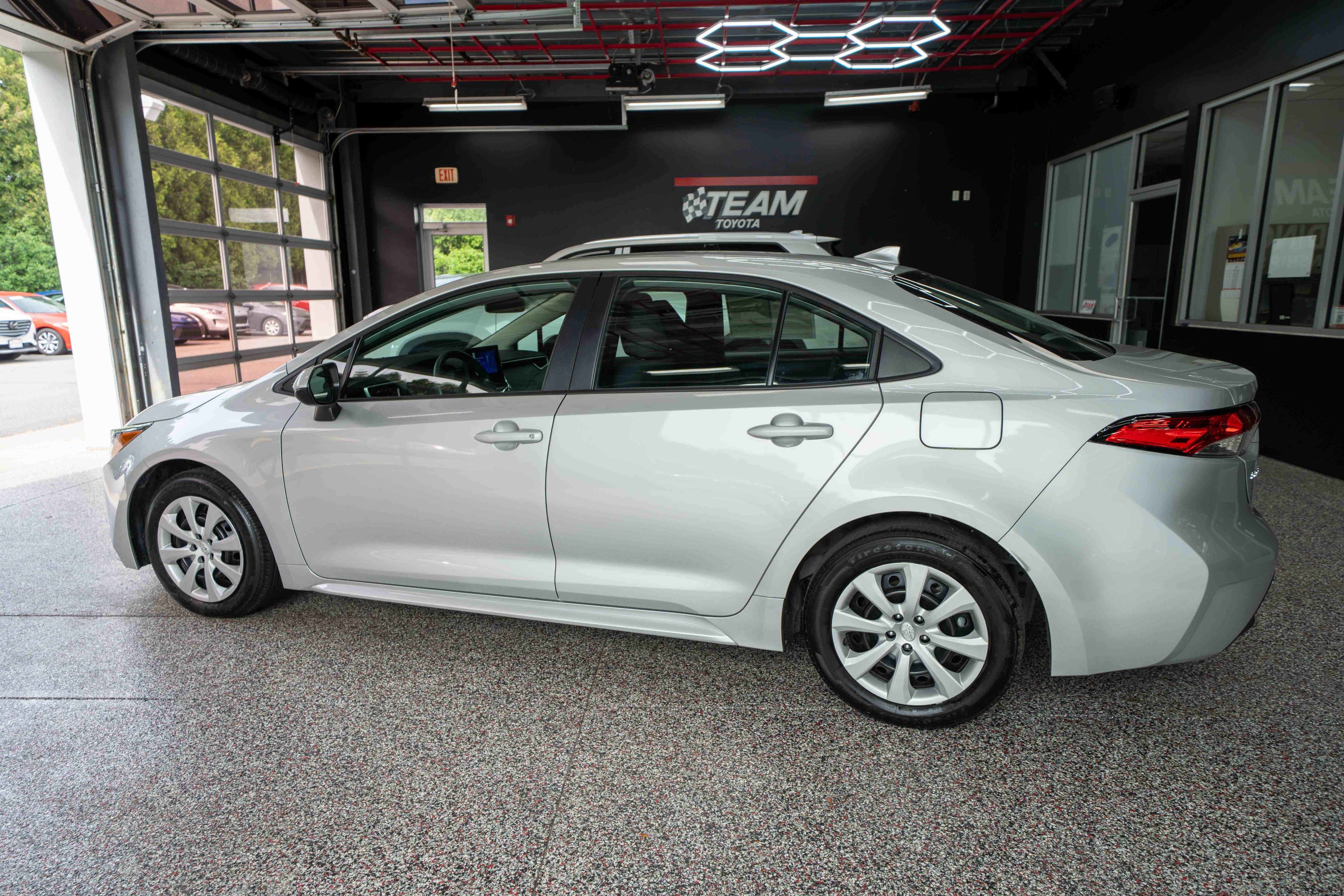Used 2025 Toyota Corolla LE FWD image 2