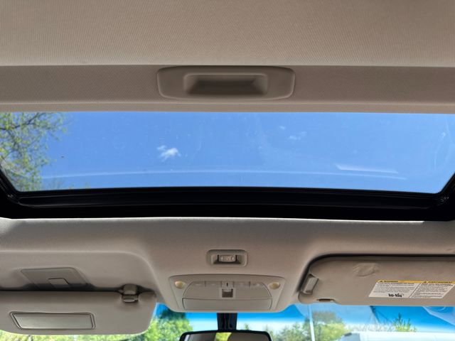 Used 2016 Nissan Pathfinder Platinum w/ Family Entertainment Package FWD image 23