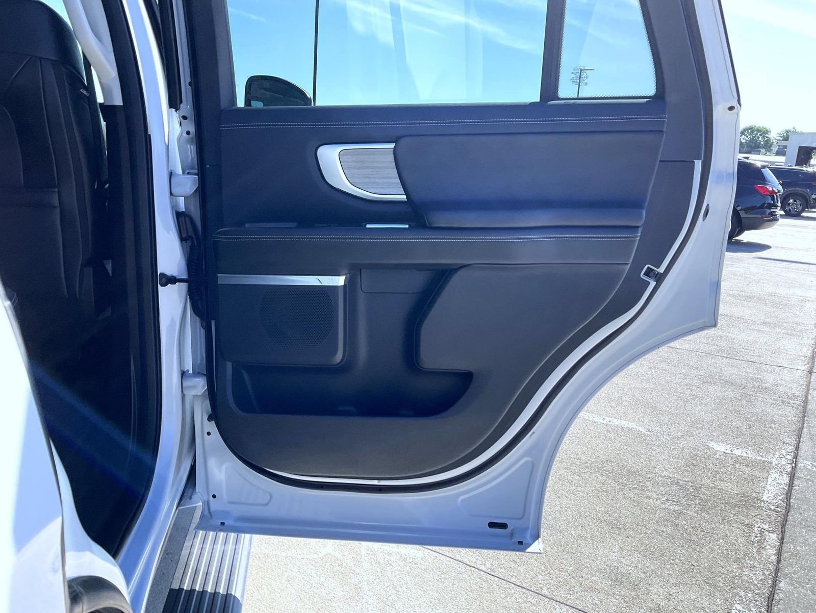Used 2025 Ford Expedition Platinum AWD/4WD image 23