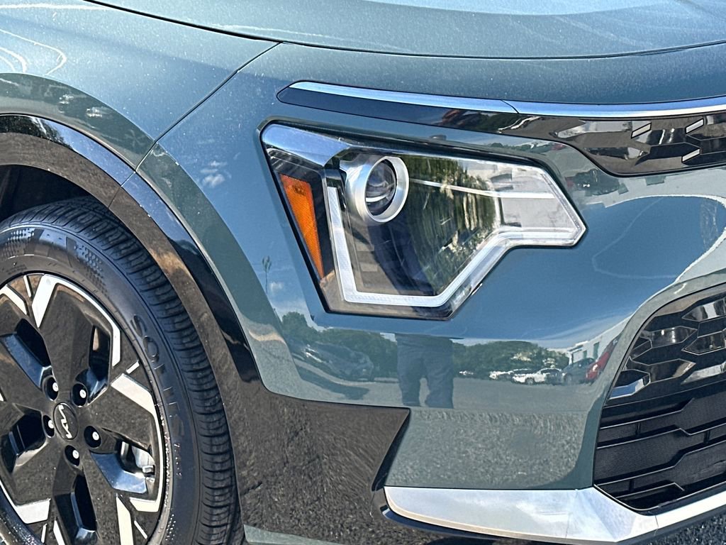 Certified 2023 Kia Niro Wind w/ Wind Preserve Package FWD image 11