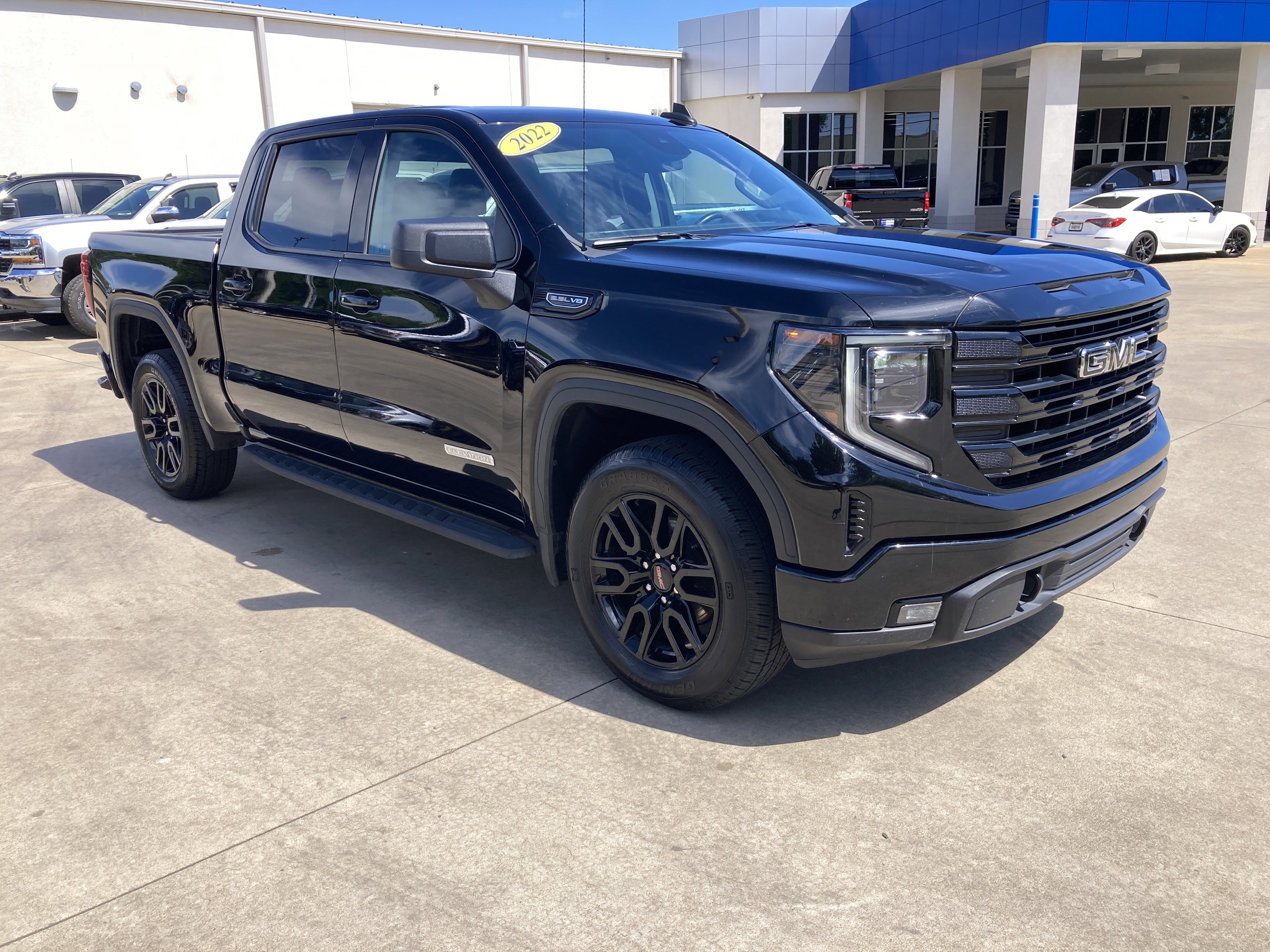 Certified 2022 GMC Sierra 1500 Elevation RWD image 3