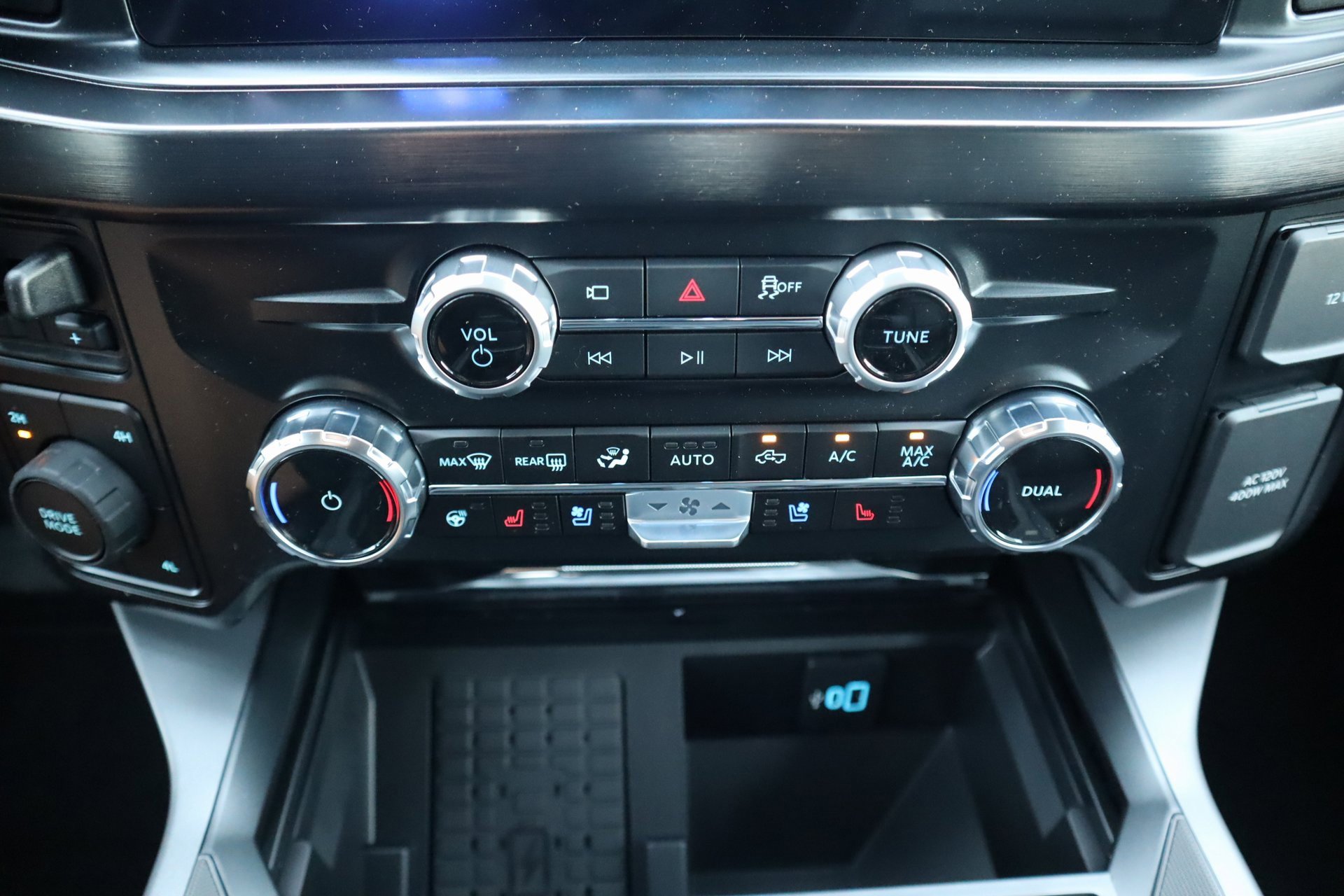 New 2026 Ford F250 Lariat w/ Black Appearance Package image 7