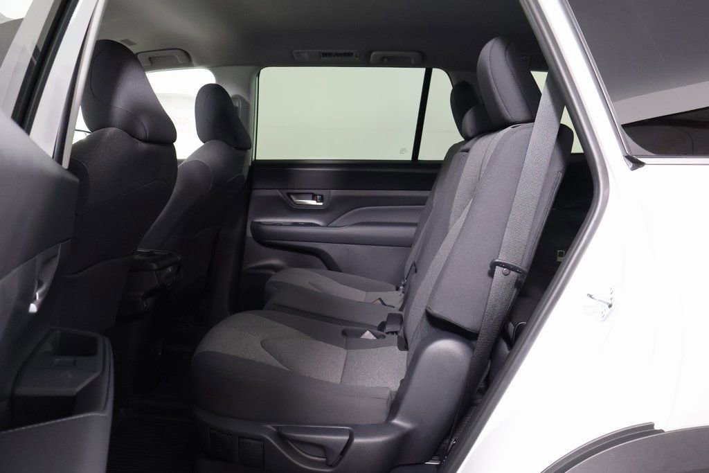 New 2026 Toyota Grand Highlander LE image 6