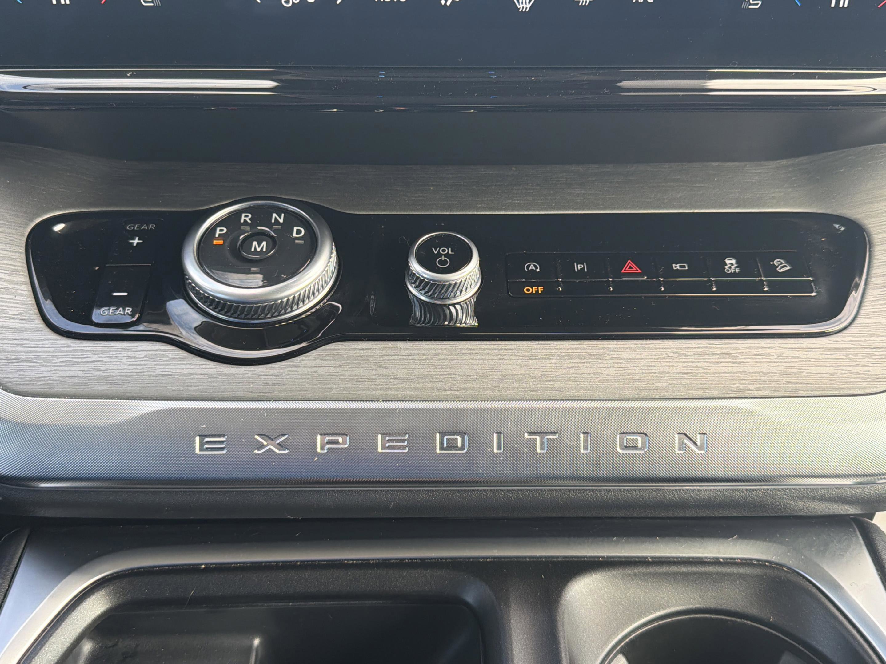 Used 2025 Ford Expedition Platinum image 30