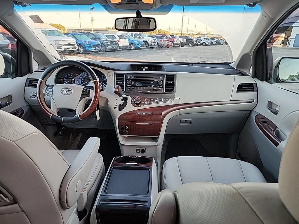 Used 2011 Toyota Sienna XLE FWD image 36