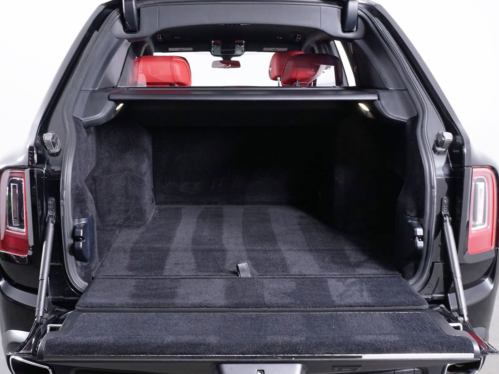 Used 2022 Rolls-Royce Cullinan w/ Cullinan Package image 17