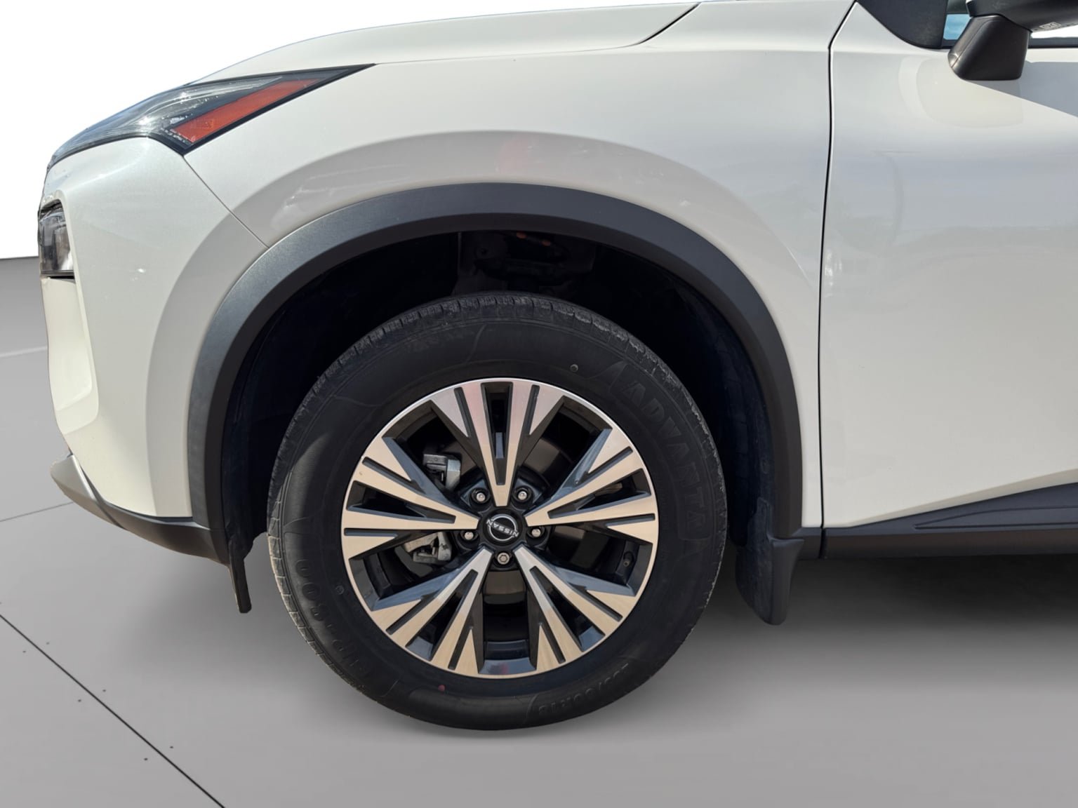 Used 2023 Nissan Rogue SV FWD image 9