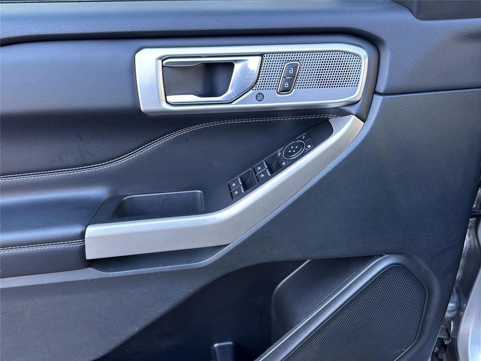 Used 2023 Ford Explorer Limited image 11