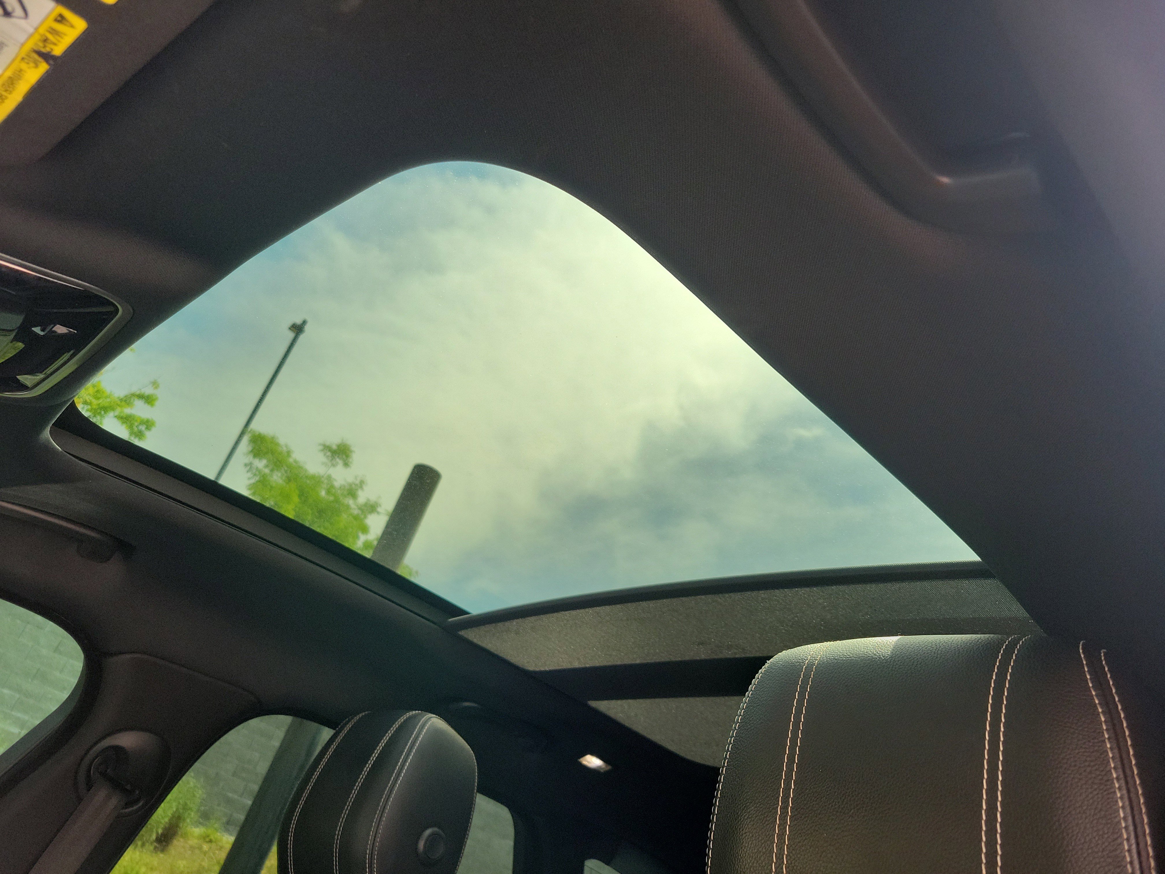 Used 2019 Land Rover Range Rover Velar R-Dynamic SE image 11