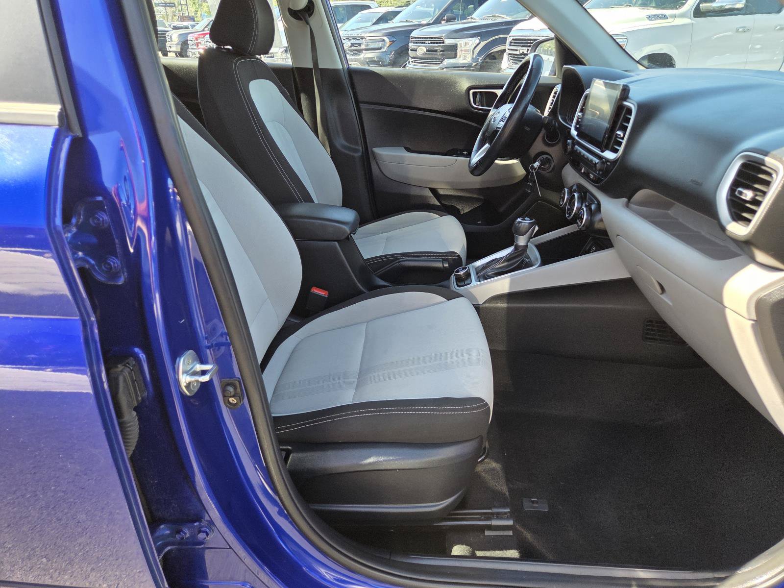Used 2023 Hyundai Venue SEL FWD image 20