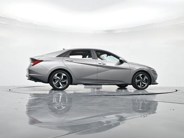 Used 2023 Hyundai Elantra Limited image 32