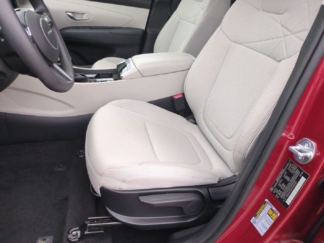 Certified 2025 Hyundai Tucson SE FWD image 12
