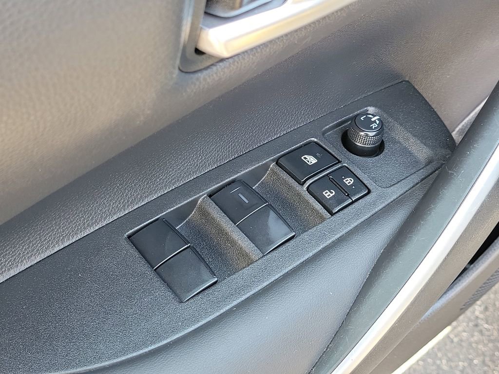 Used 2023 Toyota Corolla SE image 18