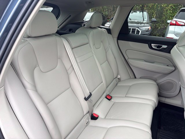 Used 2020 Volvo XC60 T6 Momentum w/ Protection Package Premier AWD/4WD image 25