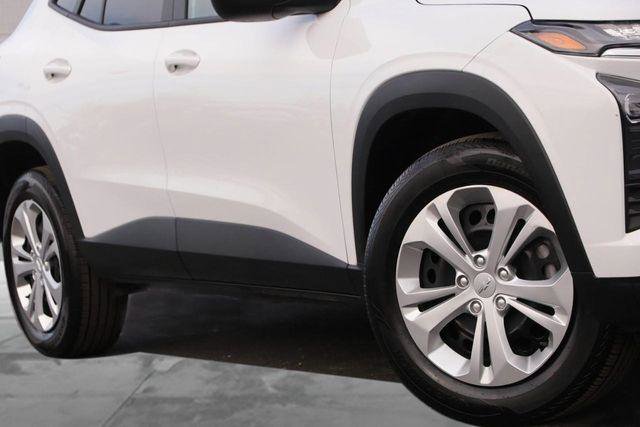 Used 2025 Chevrolet Trax LS image 3