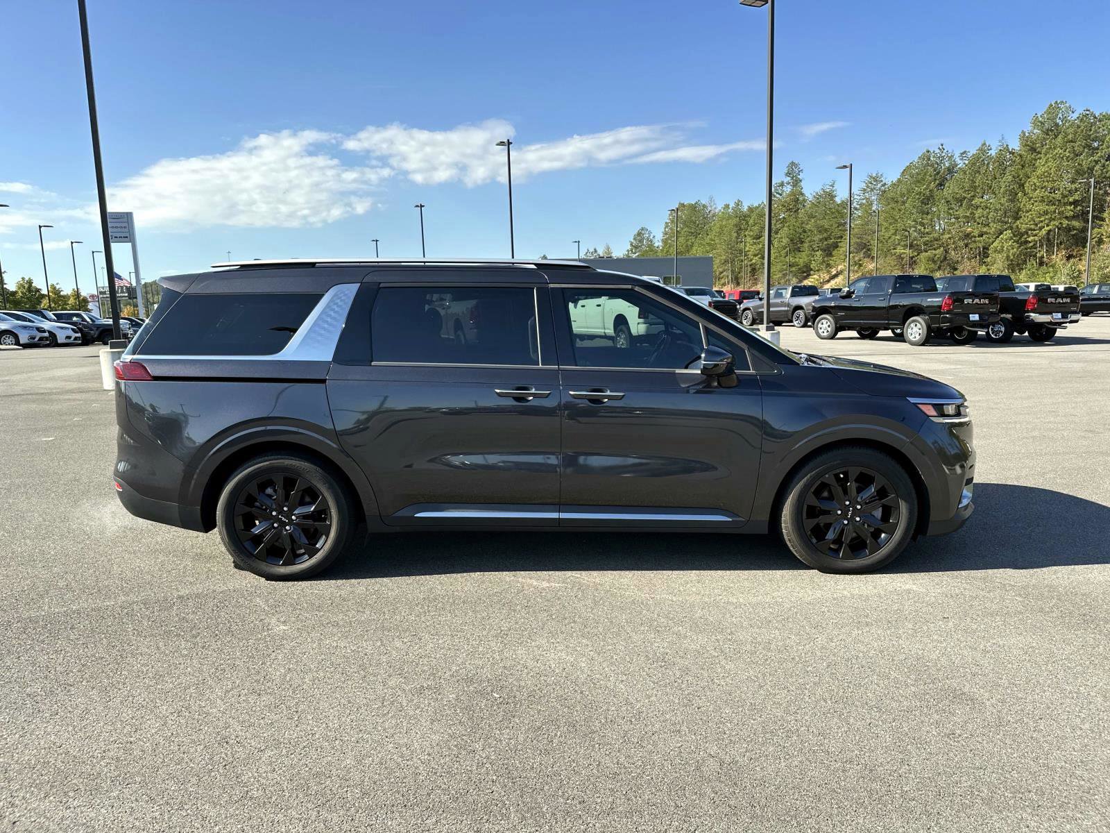 Used 2024 Kia Carnival SX Prestige image 4