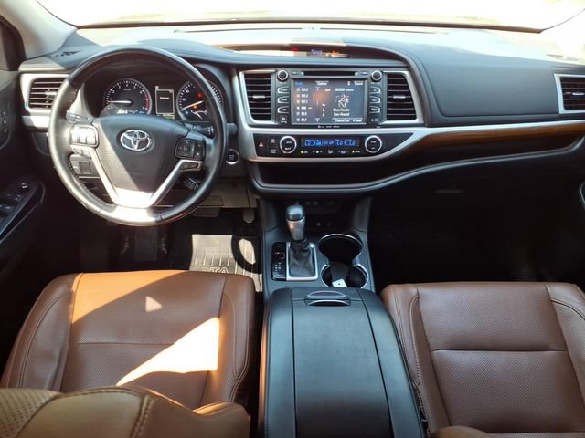 Used 2017 Toyota Highlander Limited Platinum AWD/4WD image 30