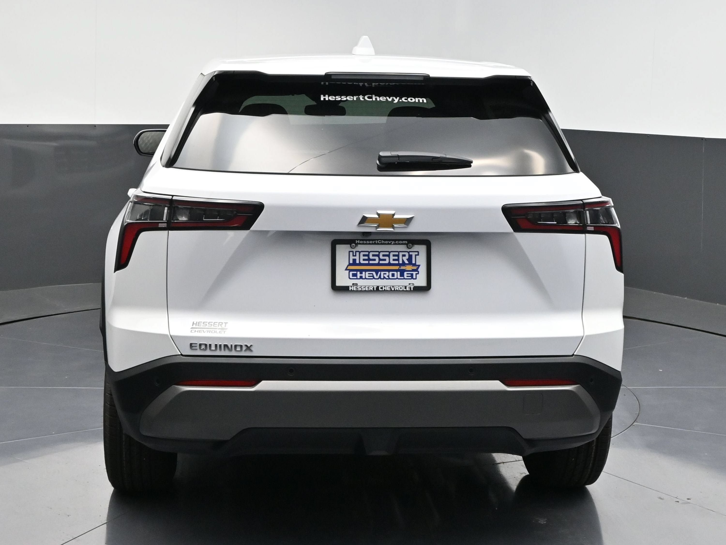 New 2027 Chevrolet Equinox LT w/ Convenience Package II FWD image 7