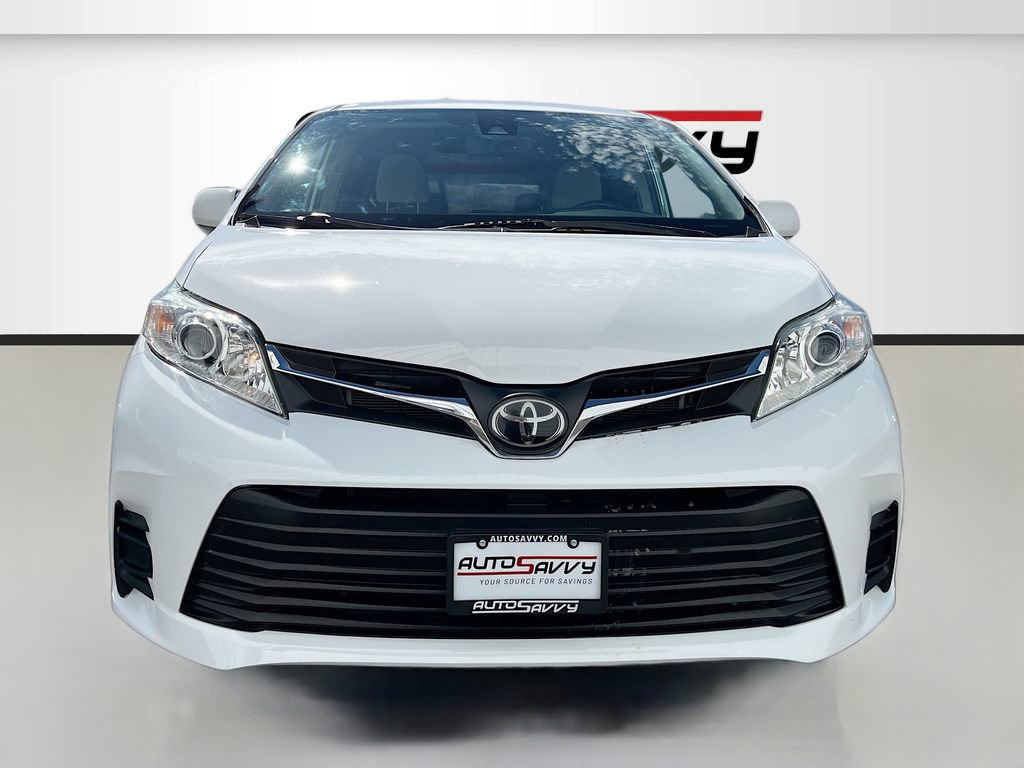 Used 2020 Toyota Sienna LE FWD image 2