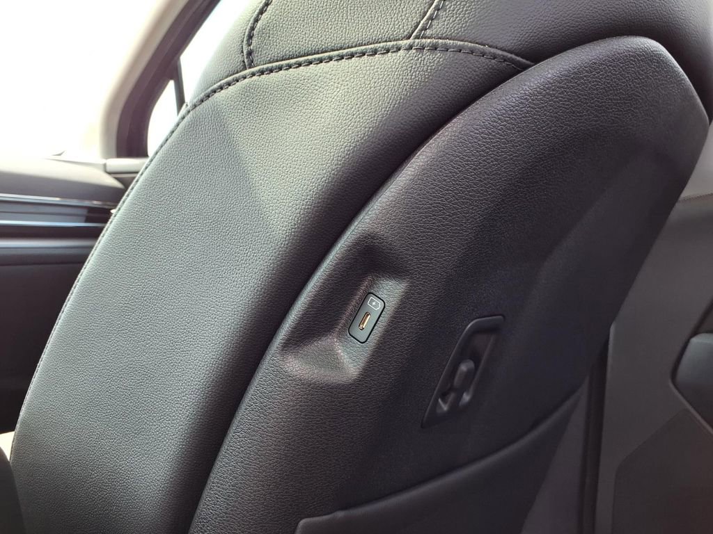 Used 2025 Kia Sportage SX image 28