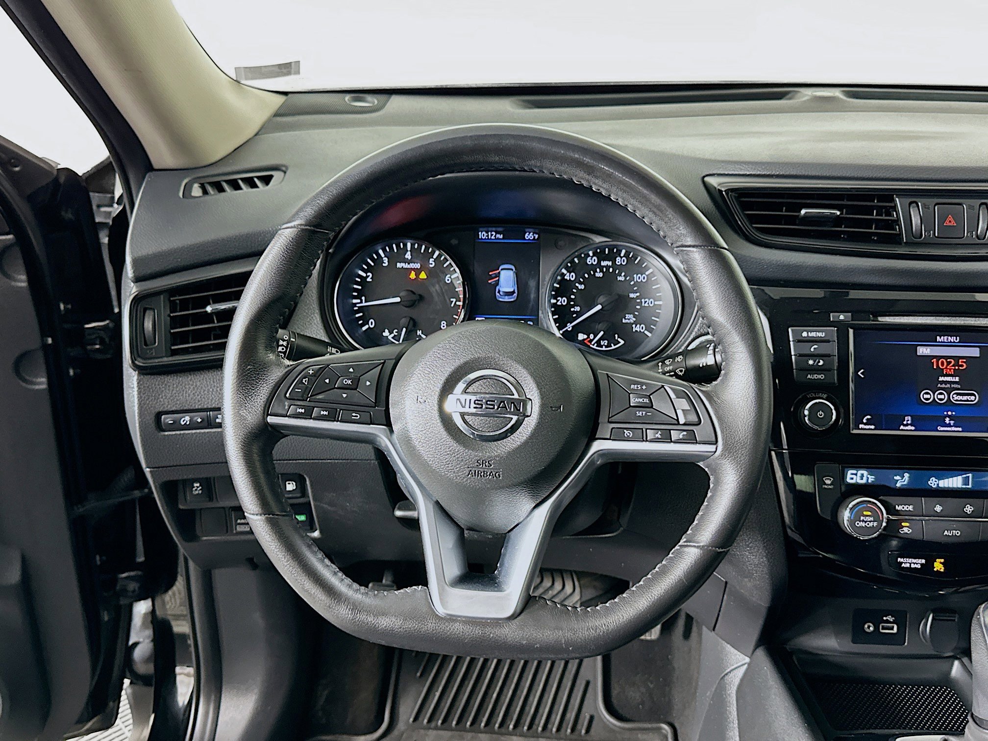 Used 2018 Nissan Rogue SV image 18