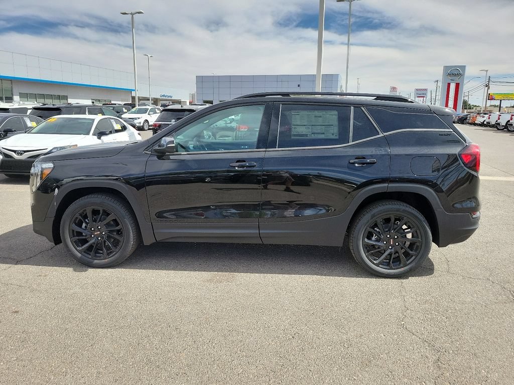 New 2024 GMC Terrain SLT w/ Infotainment Package II AWD/4WD image 7