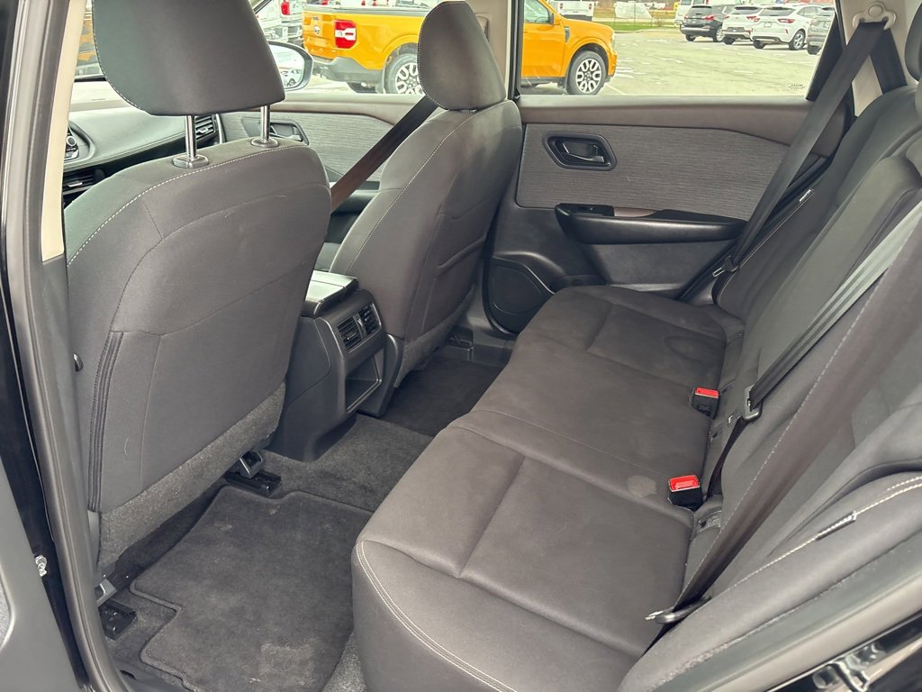 Used 2023 Nissan Rogue S image 11