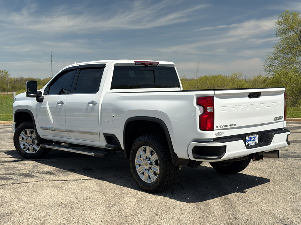 Used 2024 Chevrolet Silverado 3500 High Country w/ High Country Premium Package AWD/4WD image 2