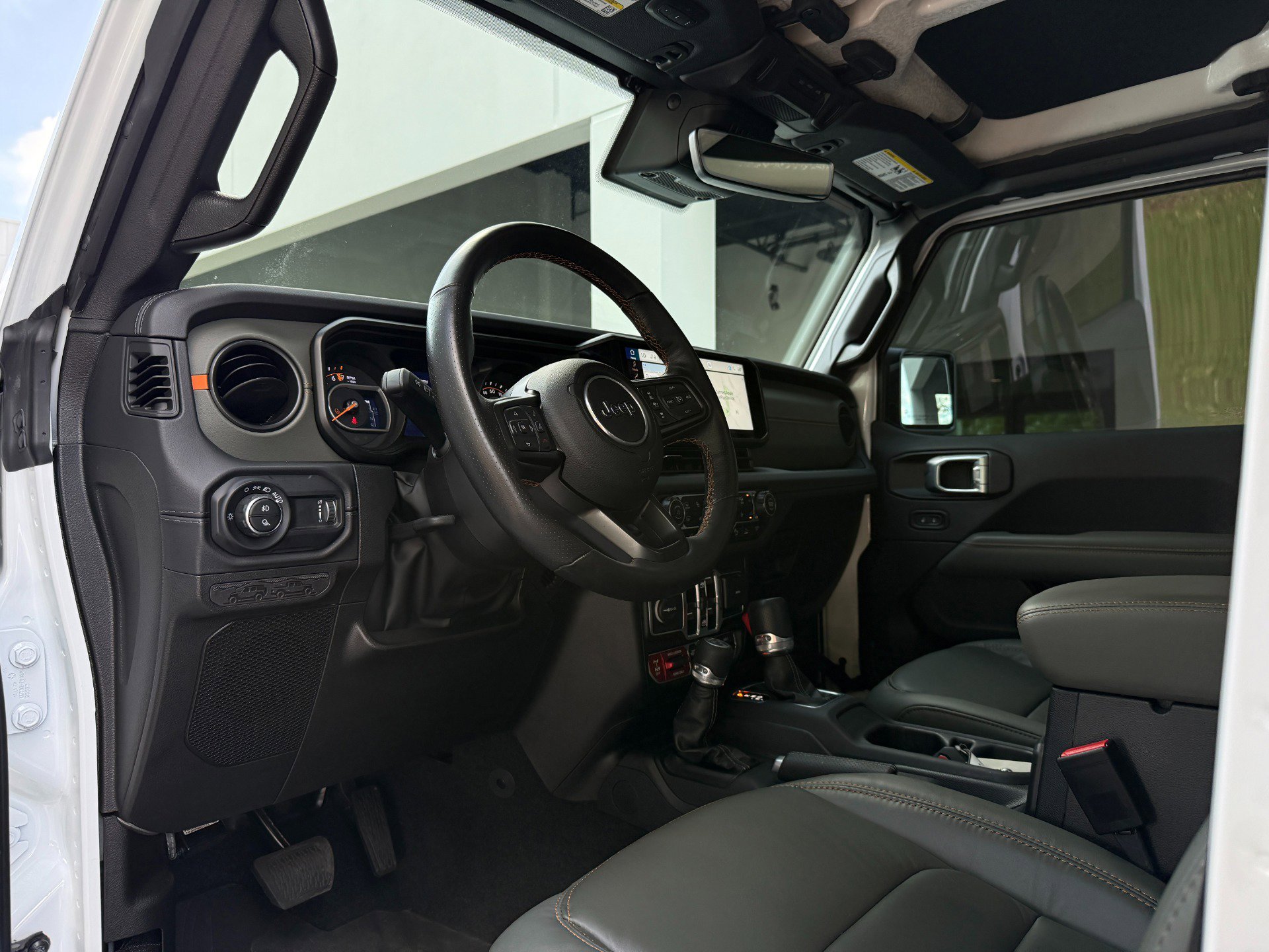 Used 2024 Jeep Gladiator Mojave AWD/4WD image 23