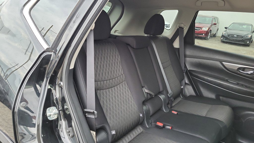 Used 2018 Nissan Rogue S image 24
